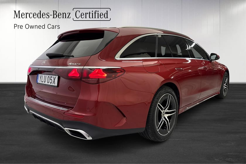 Bild 4 av Mercedes-Benz E 300 d e 4MATIC T AMG PREMIUM/ PANO/ BURM/SUPER