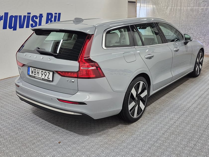 Bild 4 av Volvo V60 T6 Recharge Core Bright plug in AWD 350HK 4x4 Läder