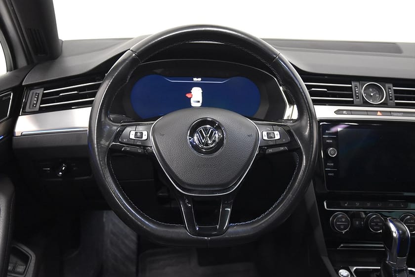 Bild 2 av Volkswagen Passat Variant GTE 1.4 TSI Drag Pano Cockpit Skinn Dynaudio Värm