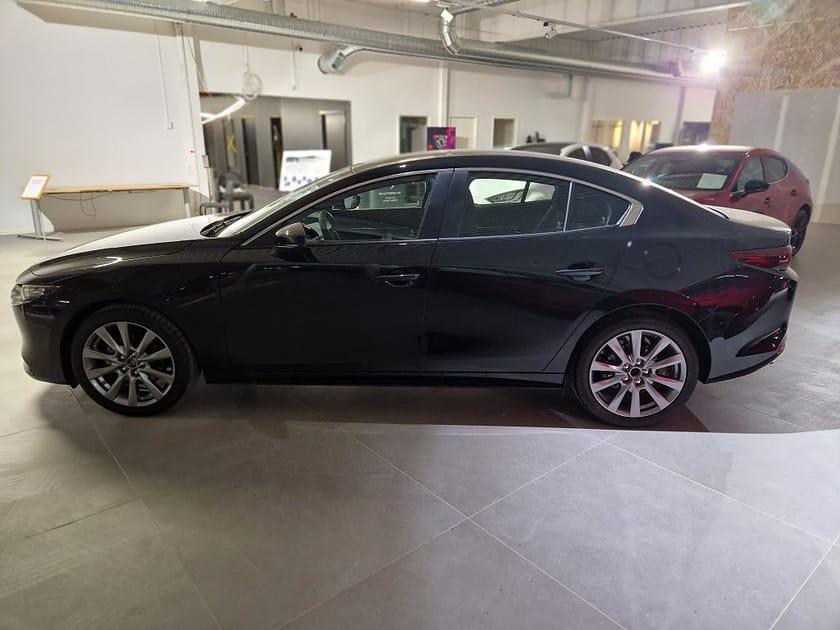 Bild 3 av Mazda 3 Sedan 2.5 e-SKYACTIV 140hk Aut Hybrid Centre OMG Lev
