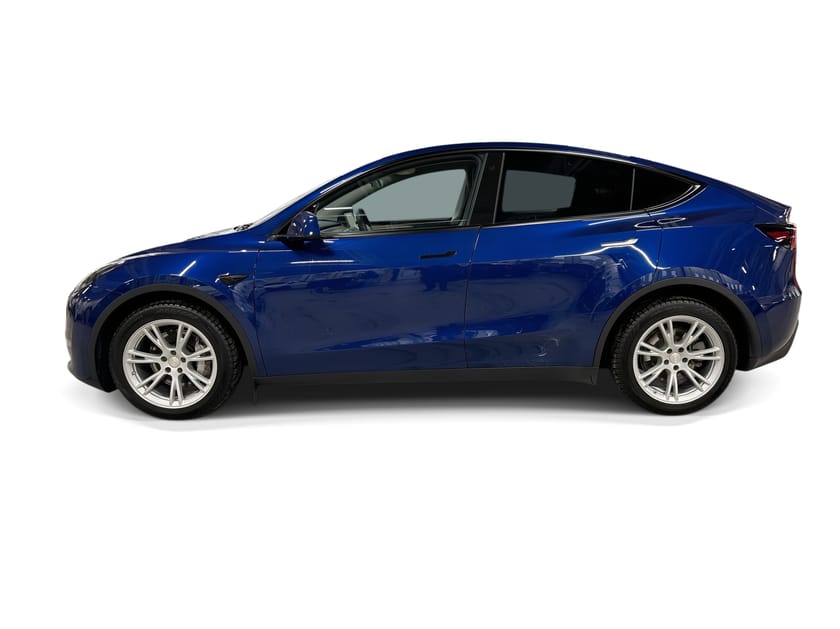 Bild 2 av Tesla Model Y Long Range AWD Certified Pre-Owned. 3,84% ränta. Dragkrok. Vinterdäck på originalfälg