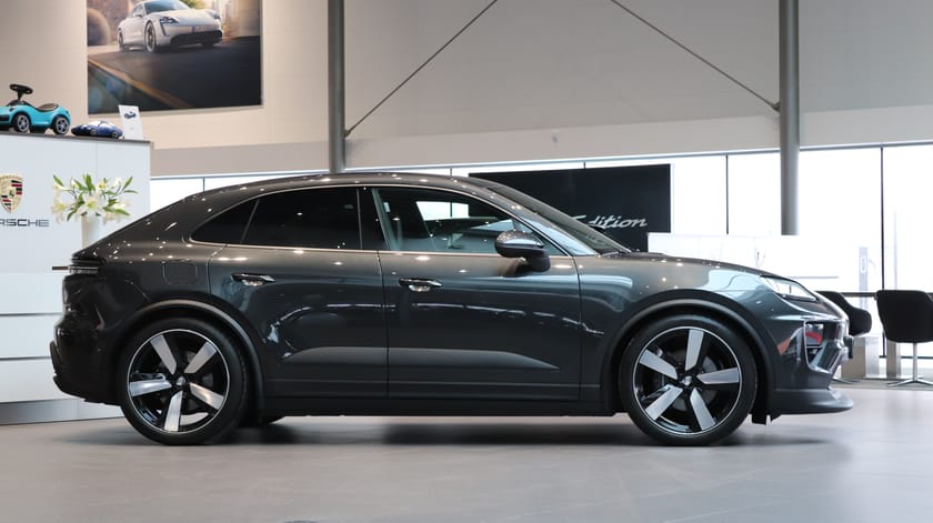 Bild 3 av Porsche Macan 4 Electric 22" Sport / Dragkrok / BOSE