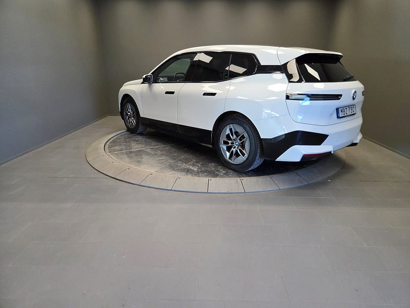 Bild 4 av BMW iX xDrive40 Comfort, Sportpaket Dragkrok HK ljud Panorama