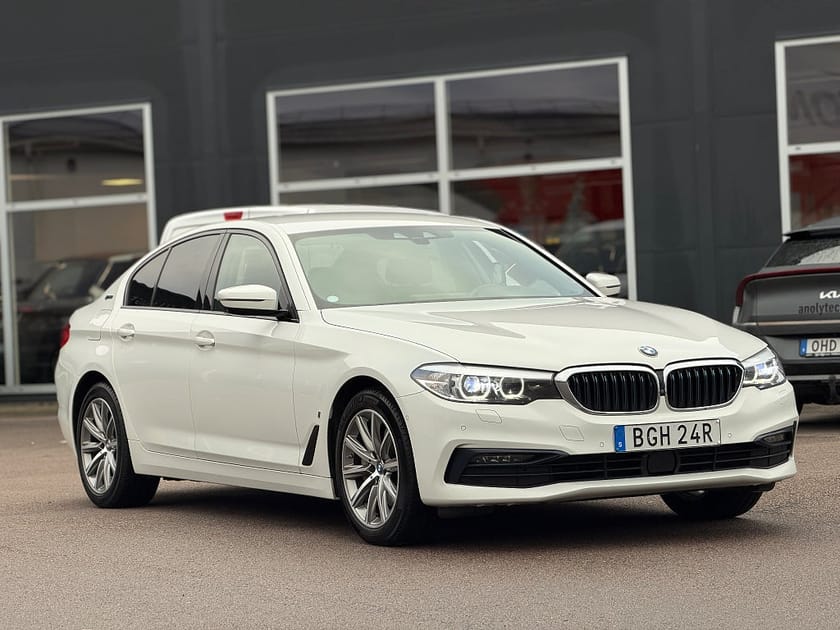 Bild 4 av BMW 530e iPerformance Sedan Sport line 360 kamera Navi