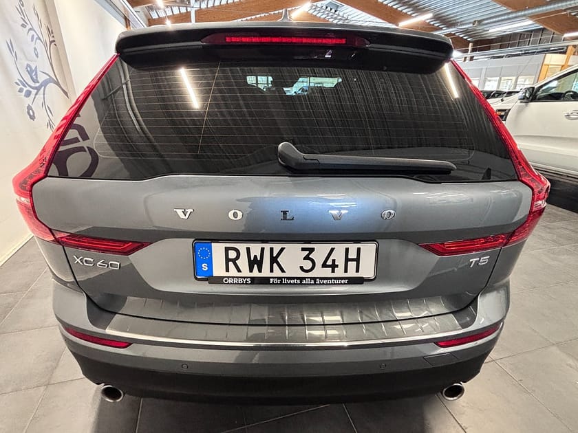 Bild 4 av Volvo XC60 T5 AUT Momentum SE 254hk Drag 20 Fälgar Blis Värme bak