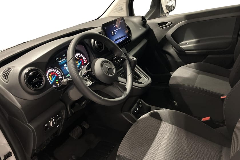 Bild 4 av Mercedes-Benz eCitan Kombi 112 Tourer L2 OMG LEVERANS