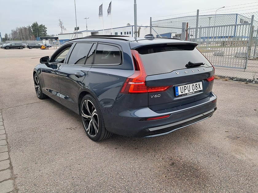 Bild 4 av Volvo V60 T6 Recharge Plus Dark plug in AWD 350HK 4x4 Panorama Läder