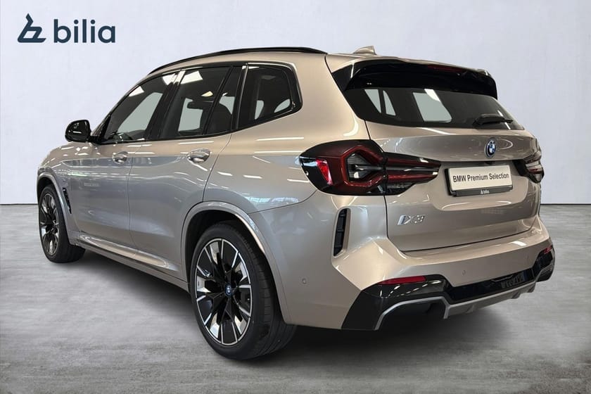 Bild 2 av BMW iX3 M-sport Charged Plus | Panorama | Drag | H&K | Head-up
