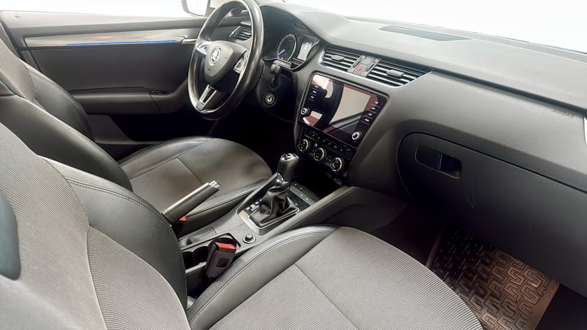 Bild 3 av Škoda Octavia Kombi 2.0, 150hk, DSG, Style, *DRAG*