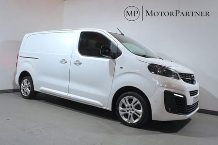 Opel Vivaro Skåpbil IP 2.0 Premium L2H1 Värmare MOMS Dubbla Dörrar