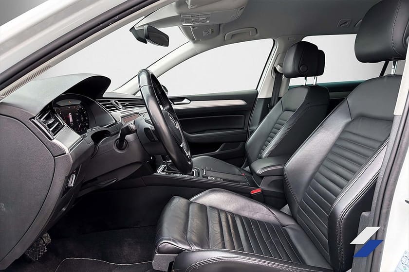 Bild 5 av Volkswagen Passat Sportscombi 2.0TDI 4Motion R-Line Cockpit Skinn Värmare Drag Kamera