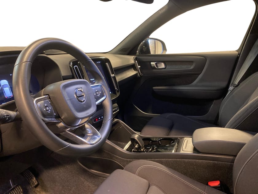 Bild 2 av Volvo XC40 Recharge Single Motor Core Edition - Tonade rutor