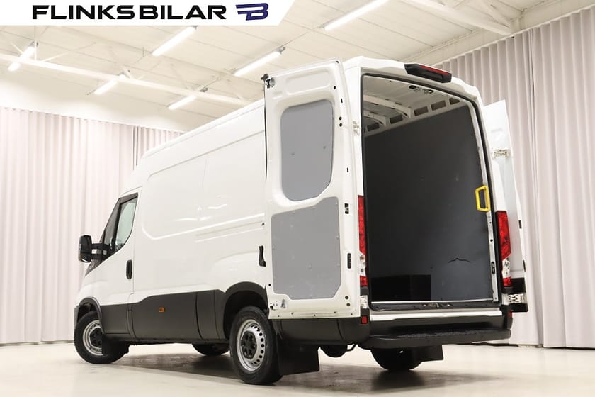 Bild 4 av Iveco Daily 35-140 Van 136HK Automat|Drag|Webasto|3.5ton-Dragvikt|Moms