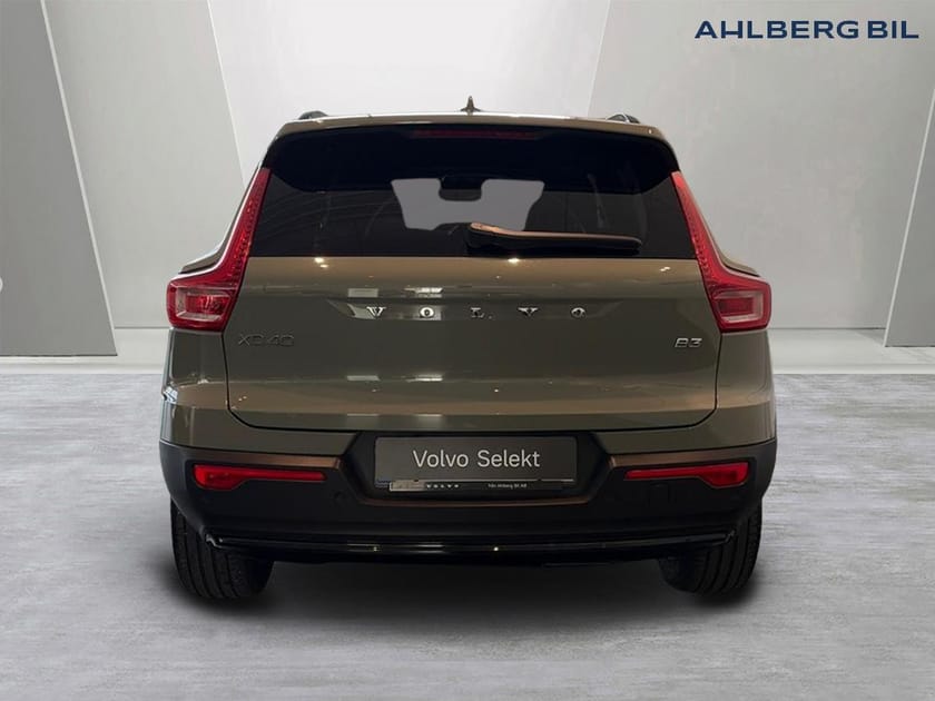 Bild 4 av Volvo XC40 B3 FWD Bensin Plus Dark. Backkamera, Navi, Adaptiv farthållare,  Programmerbar bränslevärm,  Rattvärme