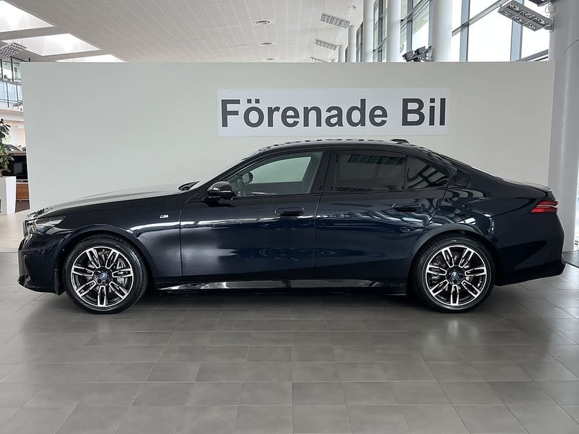 Bild 3 av BMW i5 eDrive40 Sedan M Sport Drag Rattvärme Drive/Park Assist
