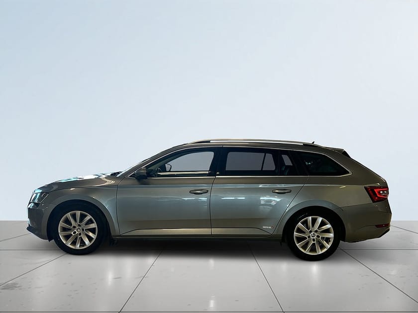 Bild 4 av Škoda Superb Kombi Skoda 2.0 TDI 4x4 SCR Businessline Drag D-värm CANTON
