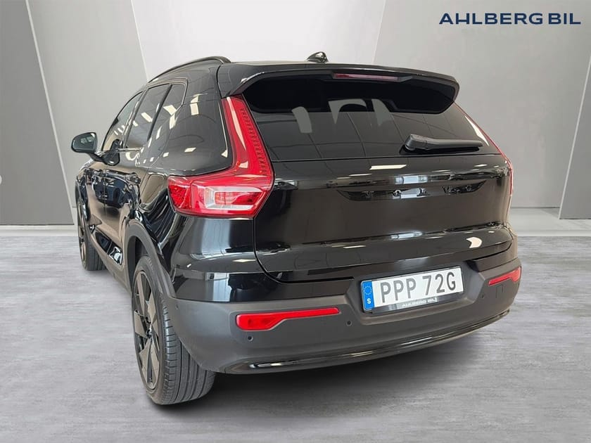 Bild 3 av Volvo EX40 Twin Motor Performance UltraBlackSE, Dragkrok Halvautomatisk, Parkeringskamera 360, Panoramatak, Google Maps, Apple Carplay