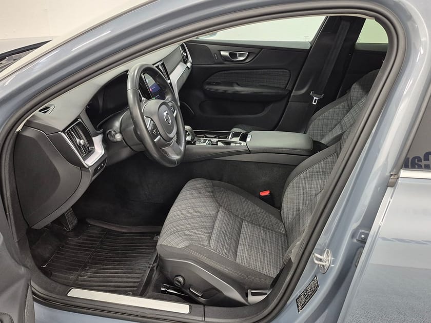 Bild 2 av Volvo V60 T6 Recharge Core Bright plug in AWD 350HK 4x4