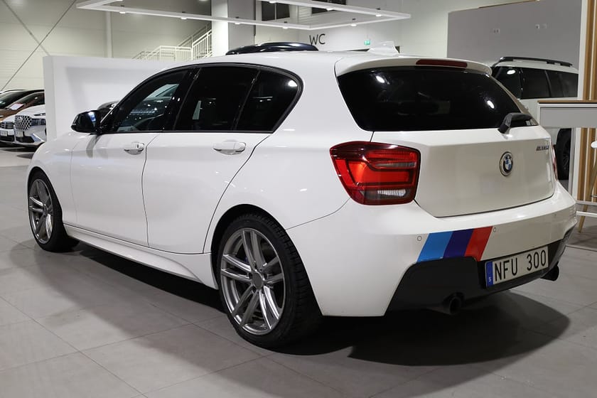 Bild 3 av BMW M135i AUT M-Sport 320hk H&K Läder Blåtand Nyservad