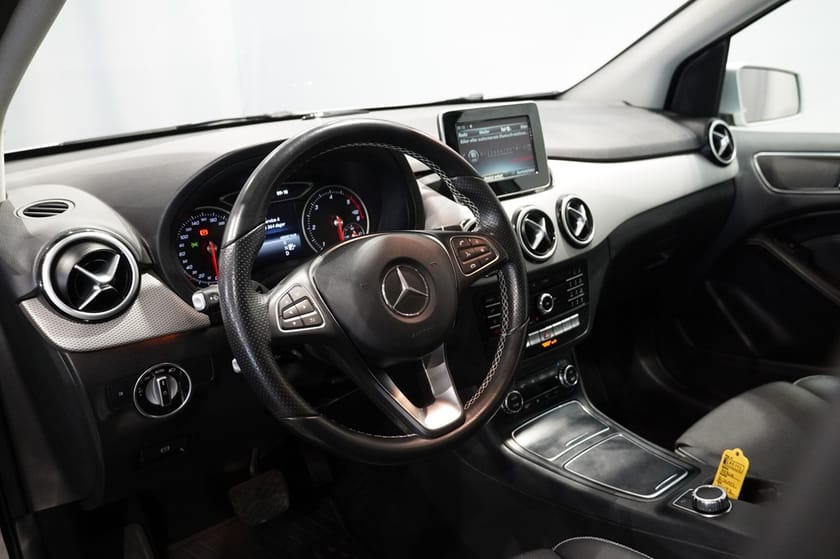 Bild 5 av Mercedes-Benz B 200 d 4MATIC DRAG KAMERA
