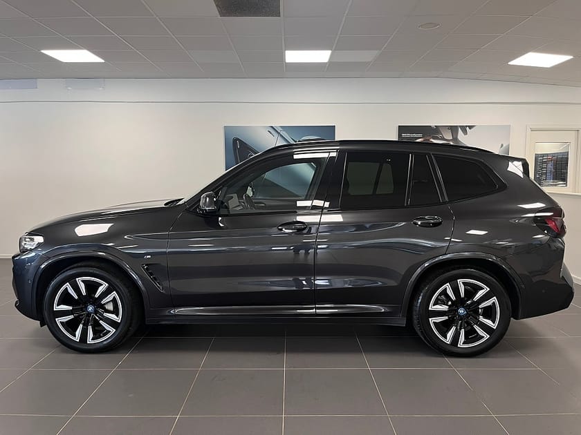 Bild 2 av BMW iX3 Backkamera Adaptiv farthållare