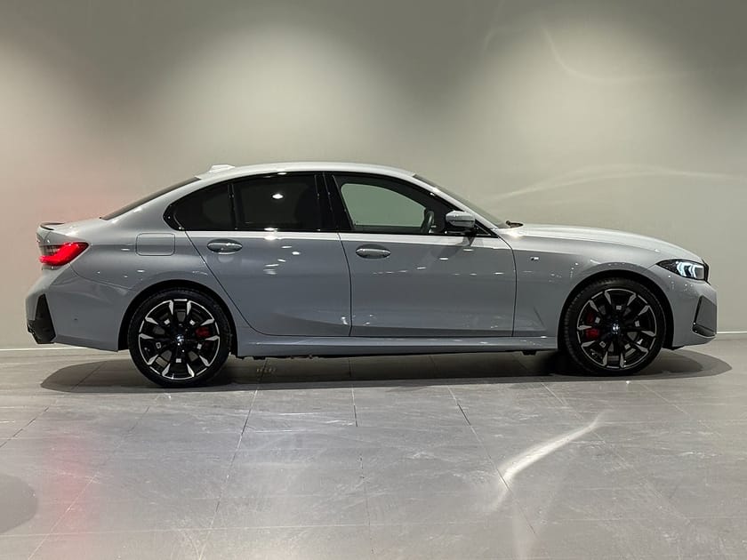 Bild 4 av BMW 330e xDrive Sedan M Sport Pro Drag AdptFartH H/K Comfort