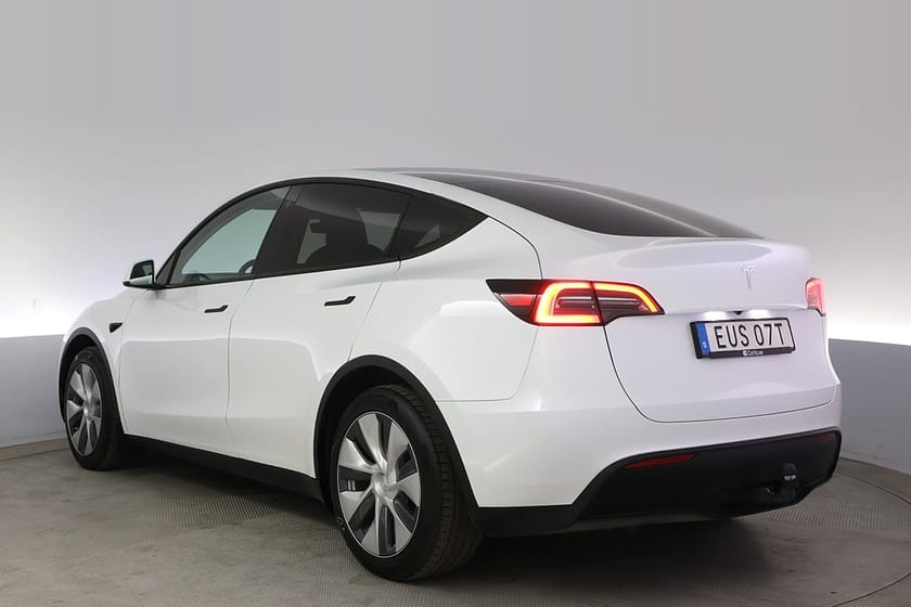 Bild 4 av Tesla Model Y Standard Range RWD Autopilot Pano Drag V-hjul