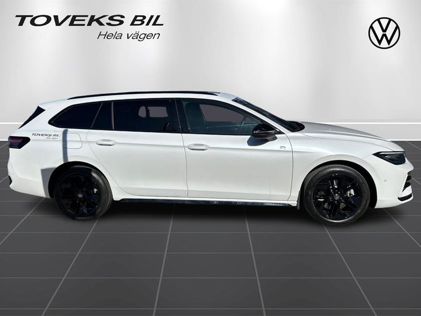 Bild 2 av Volkswagen Passat Variant eHybrid PB   R-LINE 1.5 TSI 272 HK DEMO