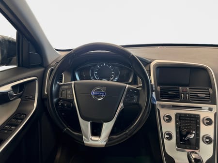 Volvo XC60 D4 Momentum 181hk *Ocean Race* Drag/Skinn/Nav