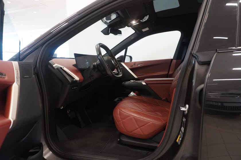 Bild 2 av BMW iX xDrive40 xDrive 40 Exclusive Innovation Pano Drag