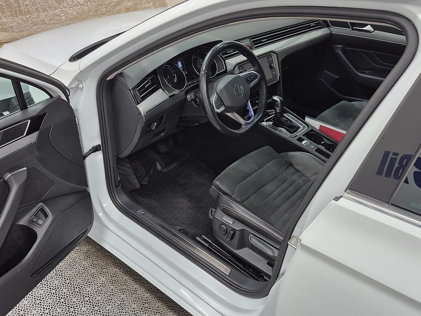 Bild 2 av Volkswagen Passat Sportscombi GTE Plug in 218HK Executive