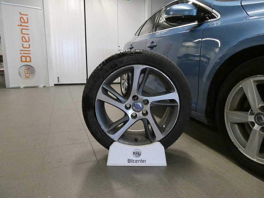 Bild 2 av Volvo V40 D3 Summum *KFL 10 år 2,99%* Aut-Kam-Värmare