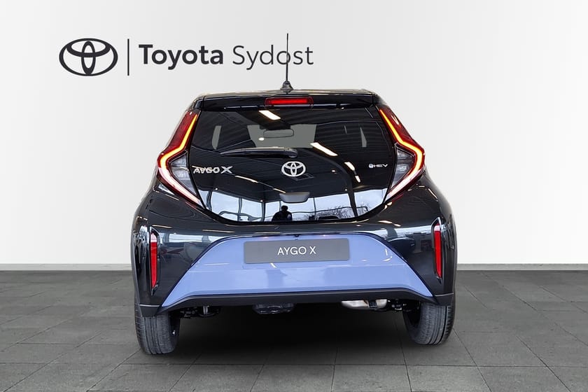 Bild 5 av Toyota Aygo X Hybrid Pulse (nybil) backkamera trådlös laddare
