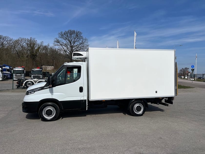 Bild 2 av Iveco Daily 35-140 Chassi Cab 35S14 Skåpbil Kyl/Frysbil Dag/Nattkyla Z-Lift
