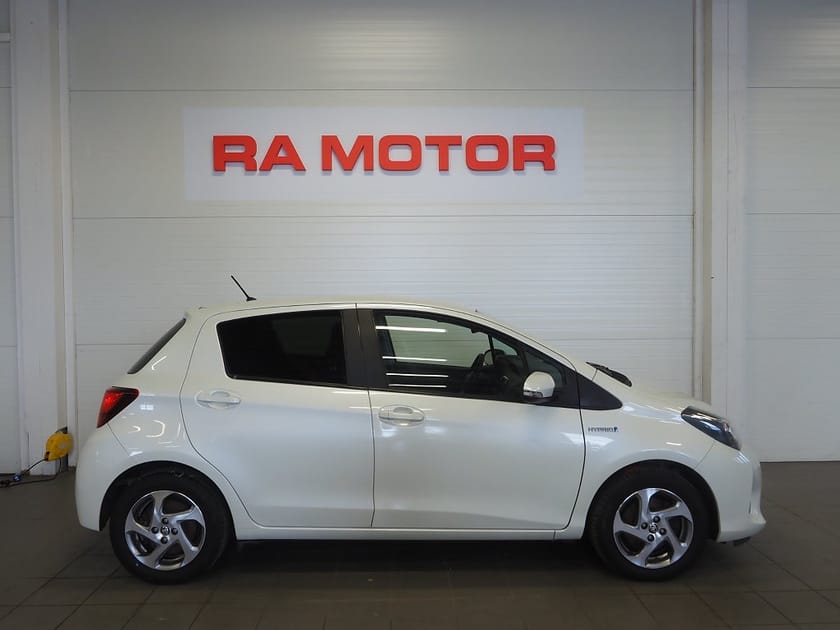 Bild 4 av Toyota Yaris Hybrid e-CVT 101hk Edition Feel Backkamera