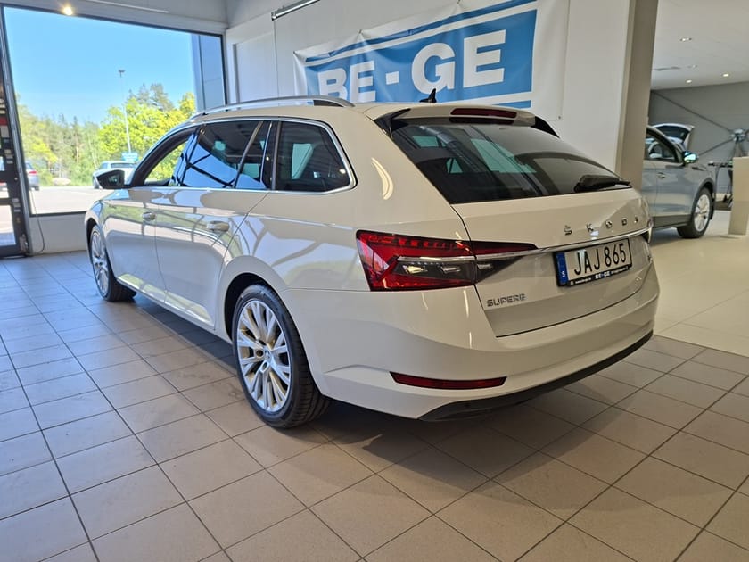 Bild 3 av Škoda Superb iV Kombi STYLE 1,4 TSI 218HK DSG Drag Värmare Läder