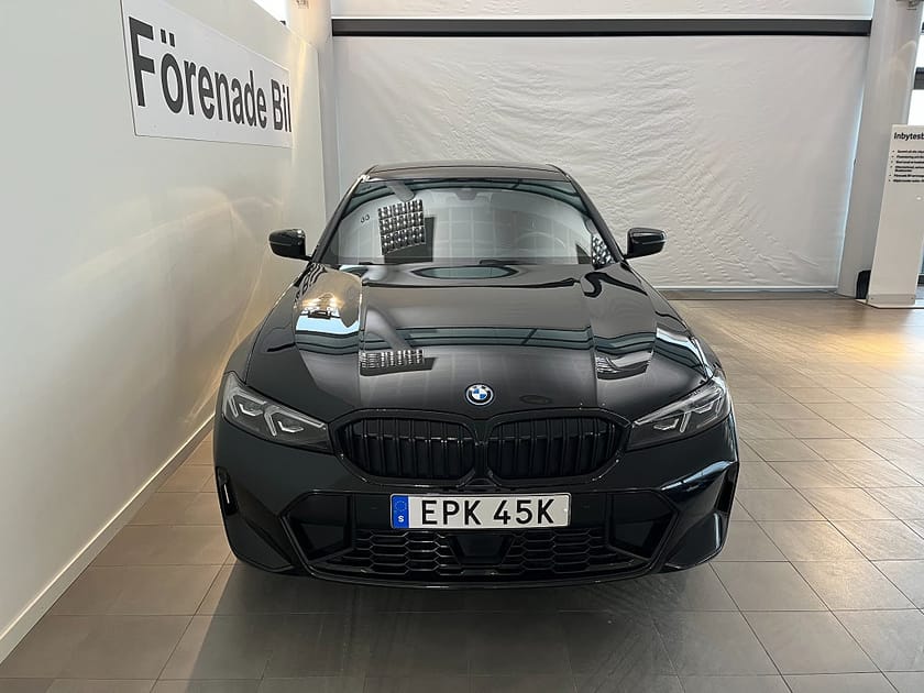 Bild 2 av BMW 330e xDrive Sedan M Sport Pro H/K Dragkrok Rattvärme