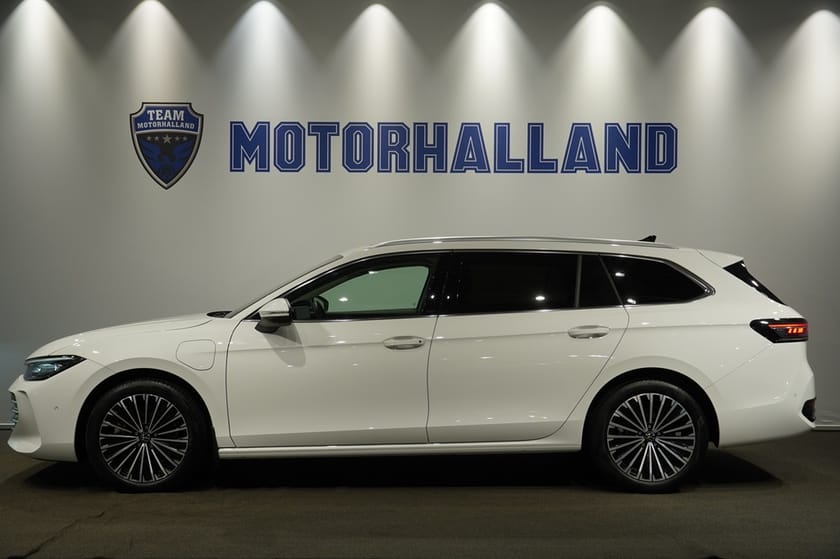 Bild 1 av Volkswagen Passat Variant eHybrid ELEGANCE 272 HK - PANO/DRAG/KAMERA MM!