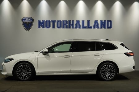 Volkswagen Passat Variant eHybrid ELEGANCE 272 HK - PANO/DRAG/KAMERA MM!