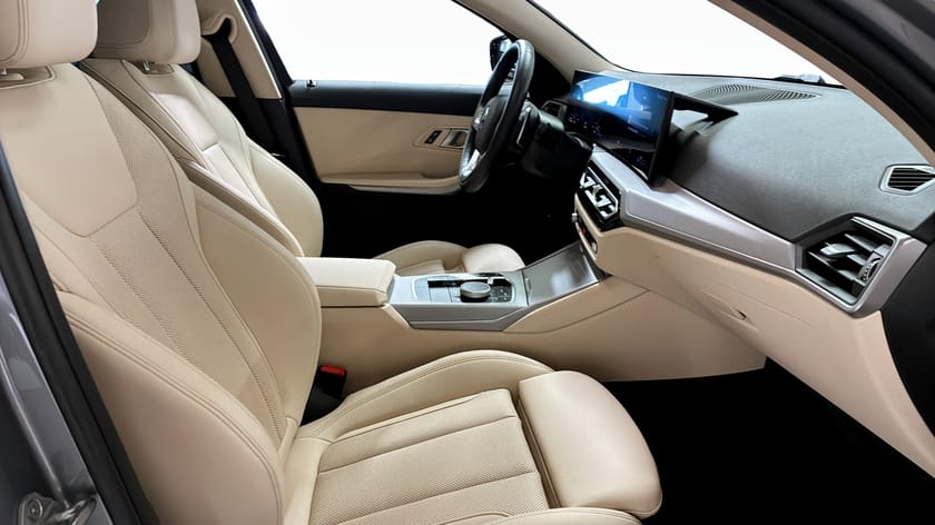 Bild 3 av BMW 330e xDrive Touring Panorama HiFi Comfort access