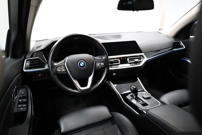 Bild 3 av BMW 330e Touring Sport line | Navi | Dragkrok | Backkamera |