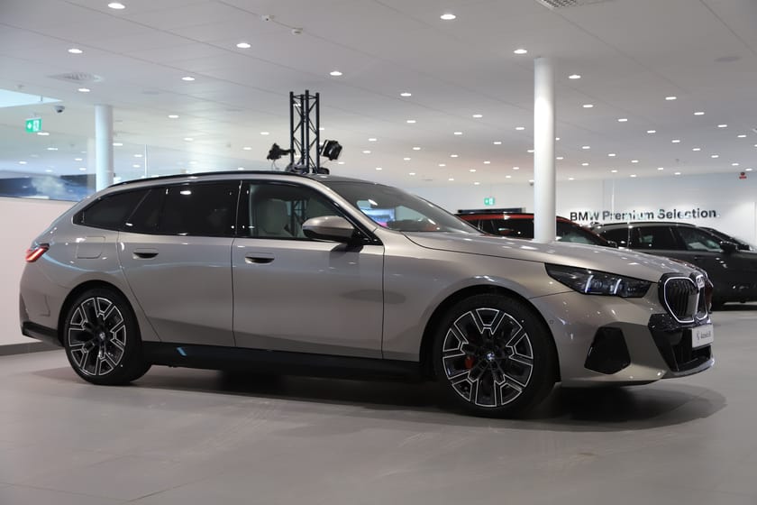 Bild 2 av BMW 530e xDrive Touring M Sport Business / Panorama / B&W- Businesspris*