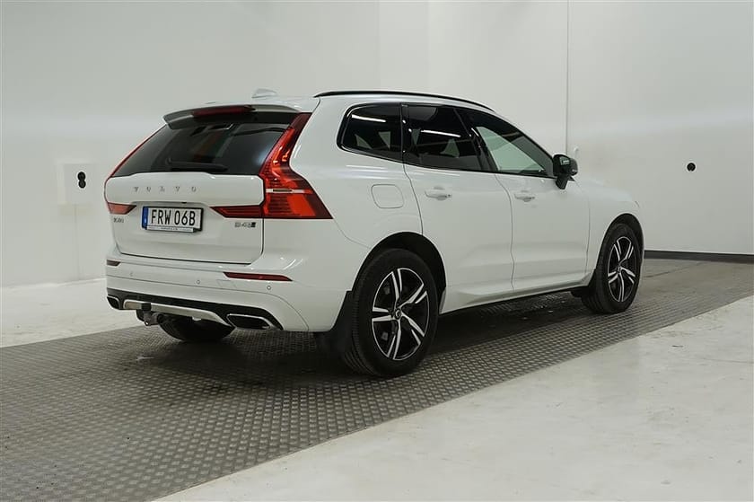 Bild 3 av Volvo XC60 B4 197hk AWD R-Design D-Värm Pano 360K Drag
