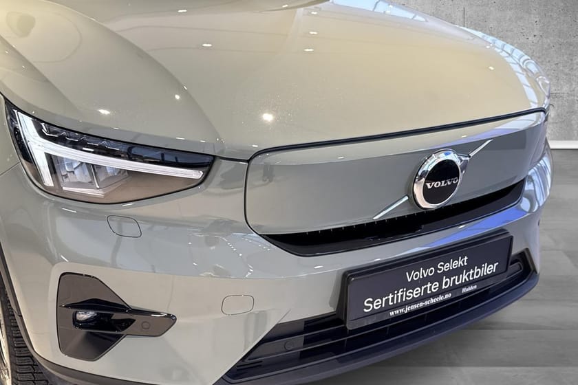 Bilde 3 av Volvo C40 Recharge Single Motor Plus - Hengerfeste, glasstak