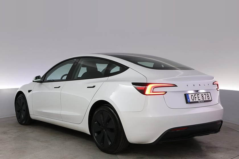Bild 4 av Tesla Model 3 Standard Range RWD Highland AP Pano V-Hjul
