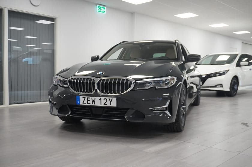 Bild 2 av BMW 330i xDrive Touring Luxury Pano Fartpilot Laser Värmare