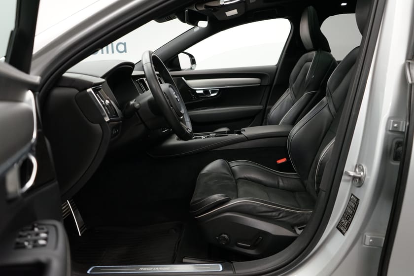 Bild 5 av Volvo V90 Recharge T8 II R-Design, Taklucka, Dragkrok, Navigation, HarmanKardon PremiumSound