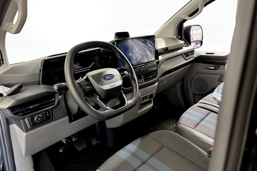 Bild 4 av Ford Transit Custom 82.5 kWh AWD E-Custom Skåp Sport 340L Elmotor 210kW/286hk 1-växlad El