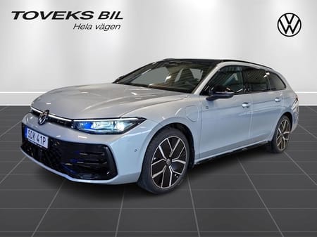 Volkswagen Passat Variant eHybrid R-line Signature 272hk Skinn/Drag/Värmare