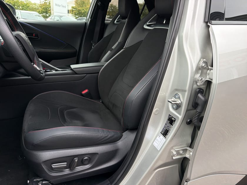 Bild 2 av Toyota C-HR Hybrid AWD-i e-CVT, 197hk,GR-Sport,890mil